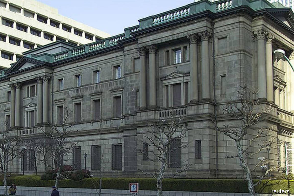 BOJ maintains ultra-low rates, warns it is closely watching yen moves